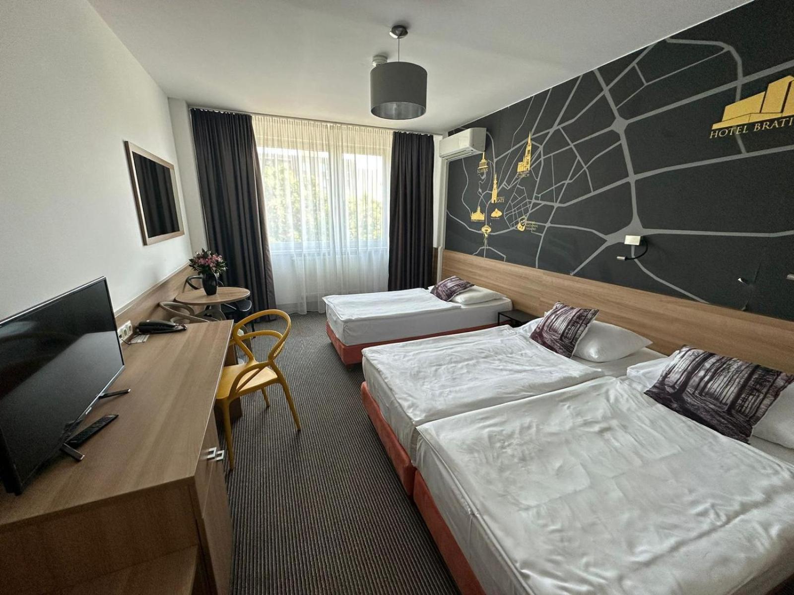 Hotel Bratislava Bagian luar foto